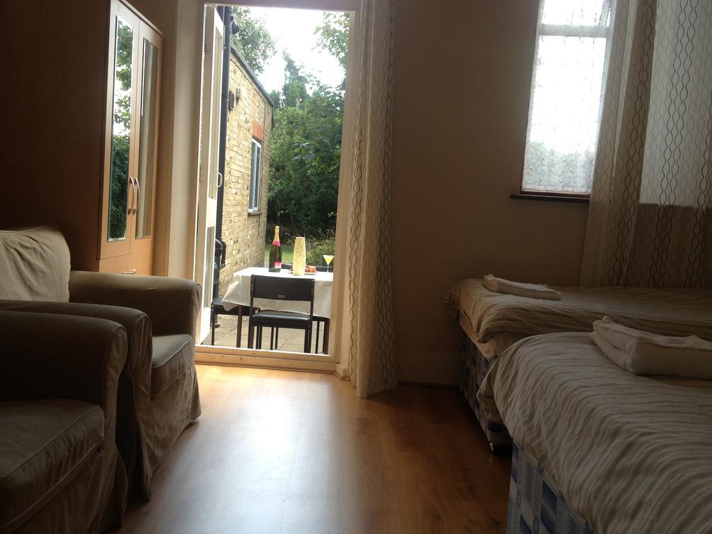 The Crystal Lodge Hotel Croydon Extérieur photo