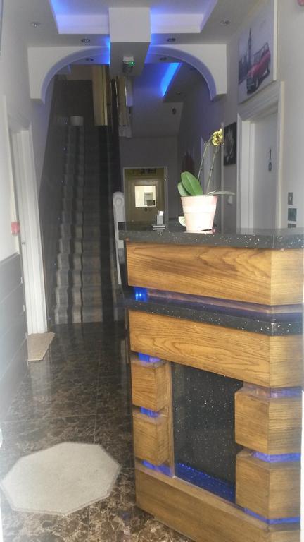 The Crystal Lodge Hotel Croydon Extérieur photo