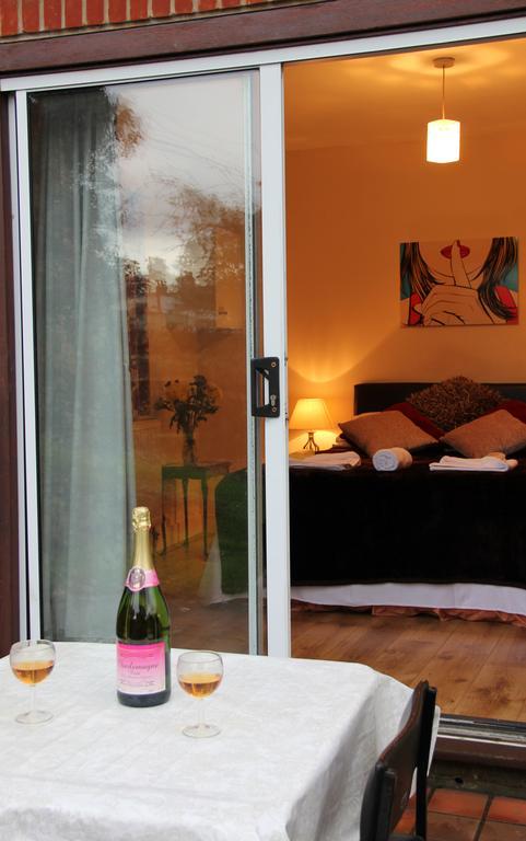 The Crystal Lodge Hotel Croydon Extérieur photo