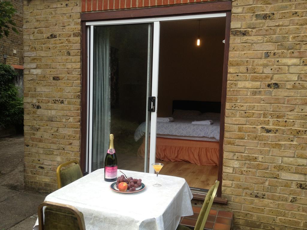 The Crystal Lodge Hotel Croydon Chambre photo